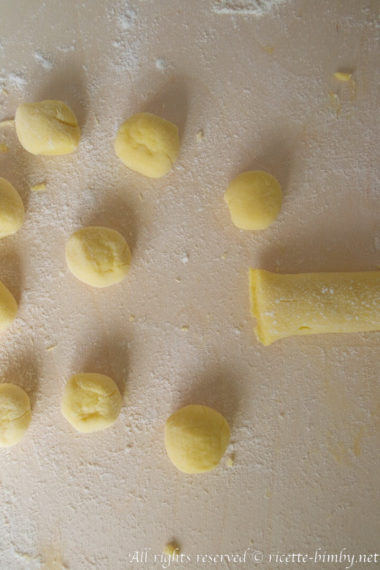 Castagnole alla ricotta bimby