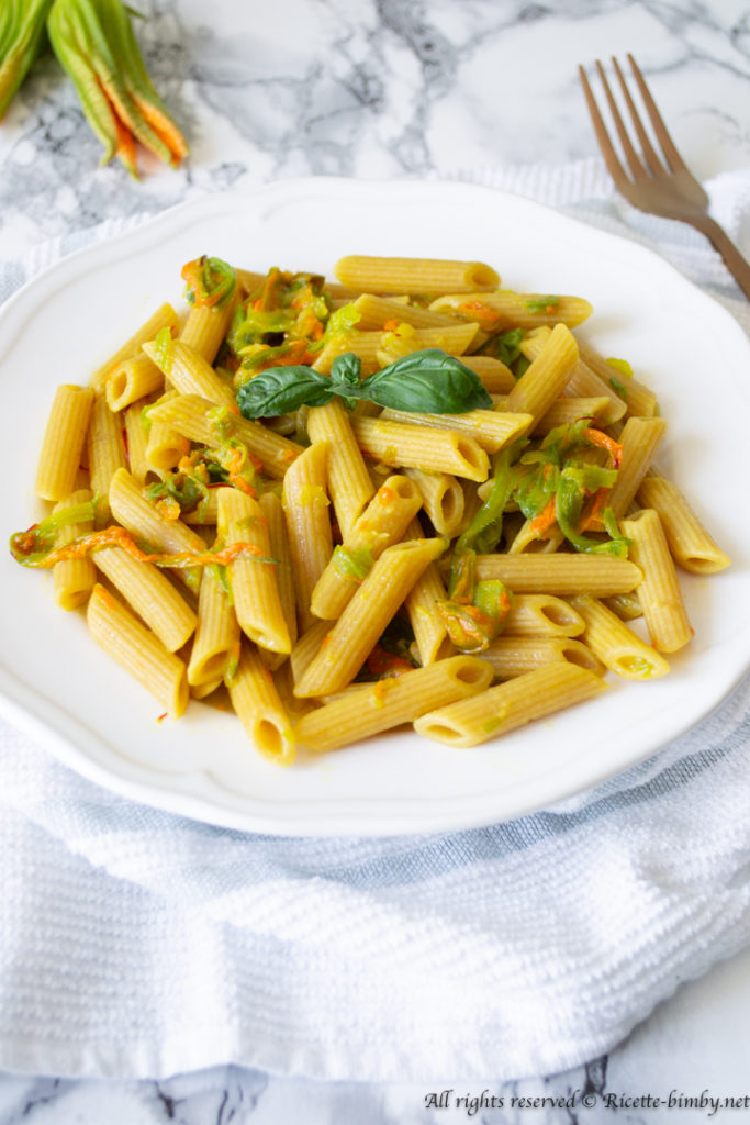 Pasta fiori di zucca e zafferano bimby